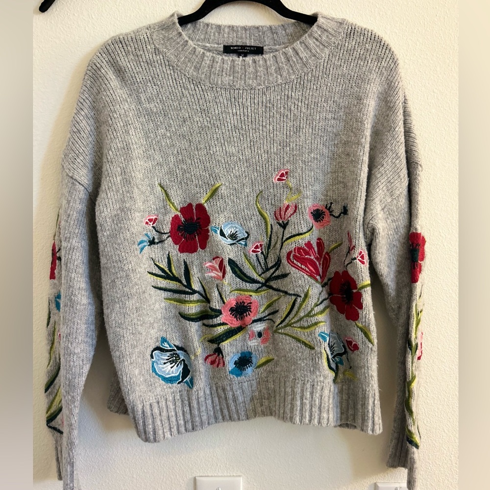 Knitted sweater with floral design!